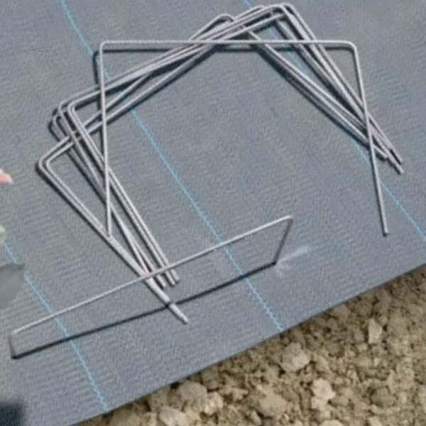 50 agrafes de fixation métalliques 20×20×20 mm – fixations robustes pour jardin