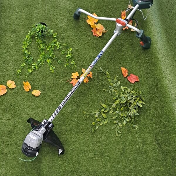 Débroussailleuse sans fil pour entretien du jardin et finitions