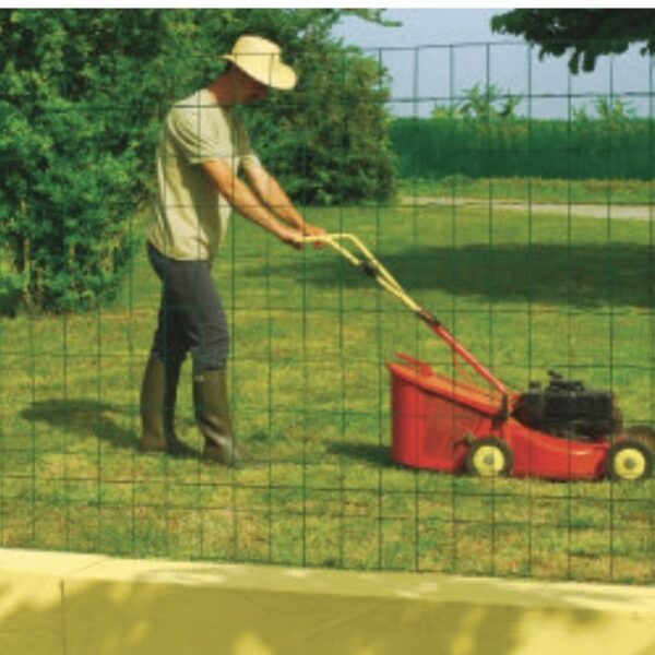 Grillage métallique plastifié résidentiel vert, mailles 10 x 7,5 cm et fil 2,2 mm pour clôture de jardin