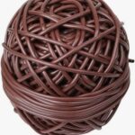 Lien élastique tubulaire marron pour attacher et soutenir plantes au jardin