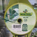 Lien plastique armé vert pour attacher plantes et tuteurs au jardin