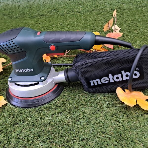 Ponceuse excentrique avec 27 disques d’abrasion pour ponçage polyvalent