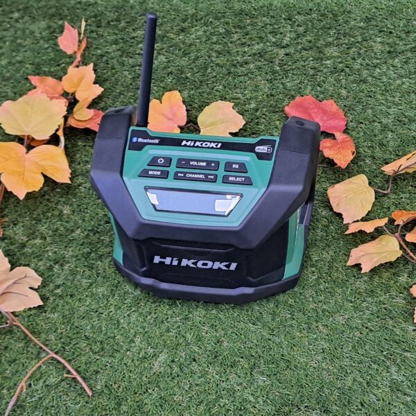 Radio sans fil portable UR18DAW4Z avec haut‑parleur intégré