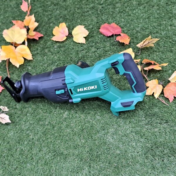 Scie sabre sans fil CR18DBW4Z pour coupes agressives