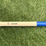 Serfouette de jardin pour ameublir, sarcler et désherber la terre