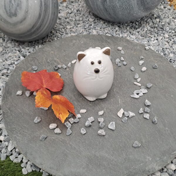 Objet décoratif chat en céramique blanc — statue de chat 8.5×8.5×10 cm pour décoration intérieure.