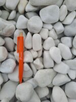 Galets marbre blanc pur premium calibre 30-60 mm — pierres décoratives naturelles pour aménagements extérieurs.