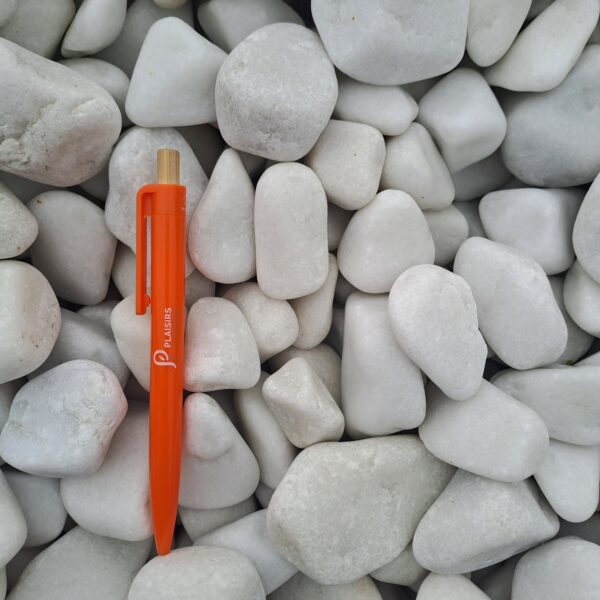 Galets marbre blanc pur premium calibre 30-60 mm — pierres décoratives naturelles pour aménagements extérieurs.