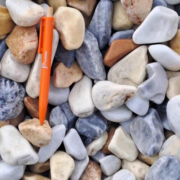 Galets Mix Tropical calibre 30‑60 mm – pierres décoratives naturelles multicolores pour aménagements paysagers extérieurs.