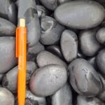 Galets premium d’Asie noir calibre 50‑70 mm – pierres décoratives naturelles de grande taille pour aménagements paysagers.