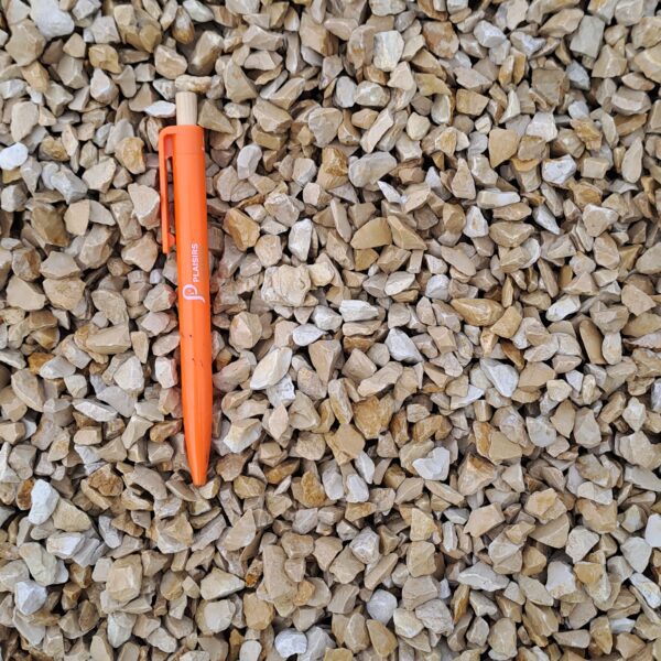 Graviers beige de Vendée calibre 6-10 mm — graviers décoratifs naturels pour allées, massifs et aménagements paysagers.