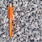 Graviers marbre Azur premium calibre 8-12 mm – graviers décoratifs naturels pour aménagements paysagers extérieurs.