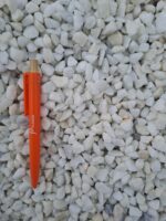 Graviers marbre blanc pur premium calibre 8-12 mm – graviers décoratifs naturels pour aménagements paysagers extérieurs.