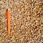 Graviers marbre jaune-rose calibre 6-8 mm – graviers décoratifs naturels pour aménagements paysagers extérieurs.