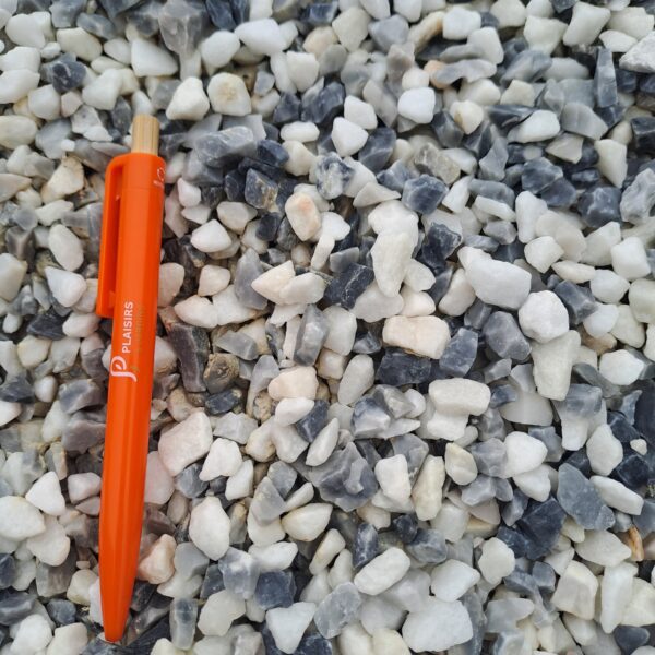 Graviers marbre Zen — graviers décoratifs naturels pour aménagements paysagers extérieurs.