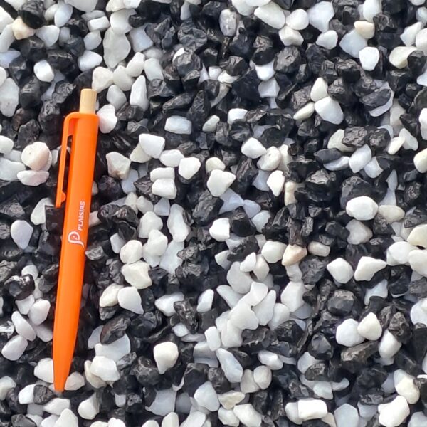 Graviers décoratifs Zèbre — pierres naturelles aux motifs contrastés pour aménagements extérieurs.