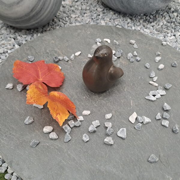 Oiseau décoratif en céramique bronze 7,9×5,5×8,3 cm pour décoration intérieure ou extérieure.