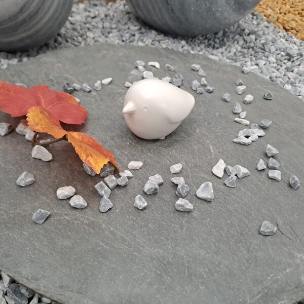 Oiseau décoratif en céramique blanche 8,4 × 5,5 × 5,2 cm pour décoration intérieure ou extérieure