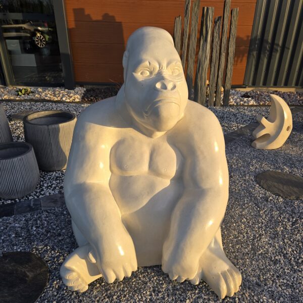 Gorille en terrazzo blanc