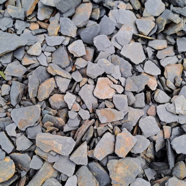 Paillettes d'ardoise naturelle 20/40 mm pour paillage minéral et décoration de jardin