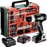Set perceuse-visseuse sans fil Metabo 18 V avec batteries, chargeur, coffret et accessoires de perçage et de vissage.