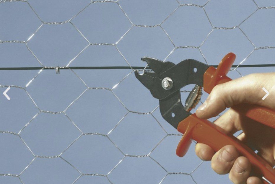 Grillage métal galvanisé triple torsion mailles 4,1 cm Grillage métallique galvanisé triple torsion mailles 4,1 cm pour enclos, volières et jardin