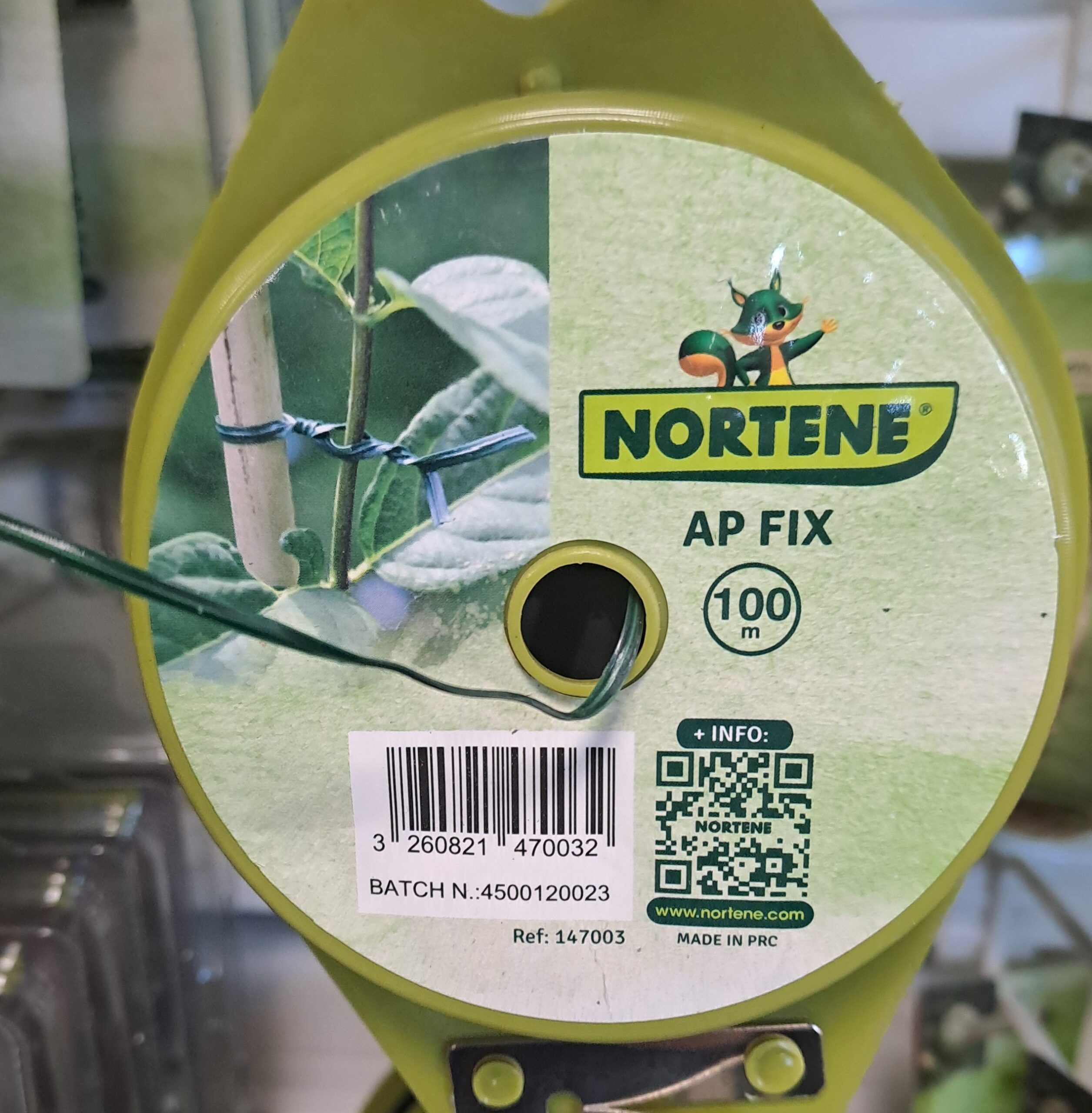 Lien plastique armé vert pour fixation de plantes et tuteurage Lien plastique armé vert pour attacher plantes et tuteurs au jardin