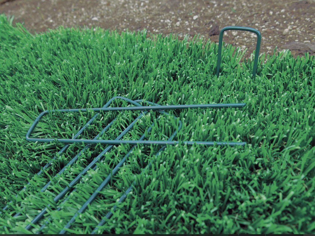 Lot de 10 agrafes de fixation vertes pour jardin Lot de 10 agrafes de fixation vertes, piquets métalliques pour fixer gazon synthétique et toiles de jardin