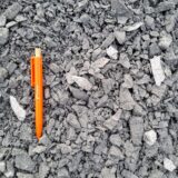 Grave premium calibre 0-40 mm – granulats naturels pour travaux de terrassement et aménagements extérieurs.