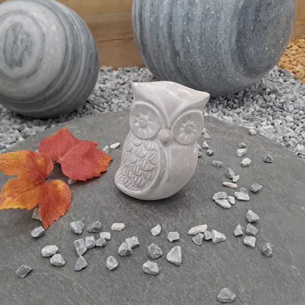 Hibou décoratif en ciment gris — statue animal 8×6×13 cm pour décoration intérieure ou extérieure.