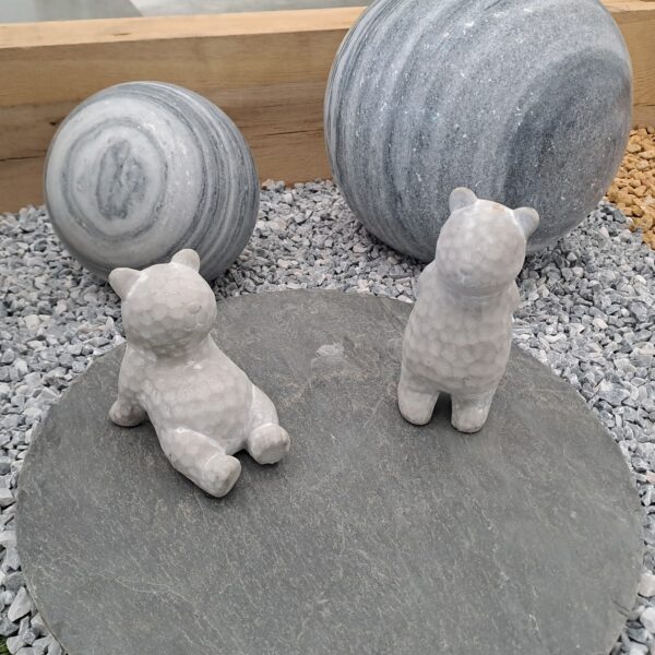 Ours décoratif en ciment gris pour décoration intérieure ou extérieure.