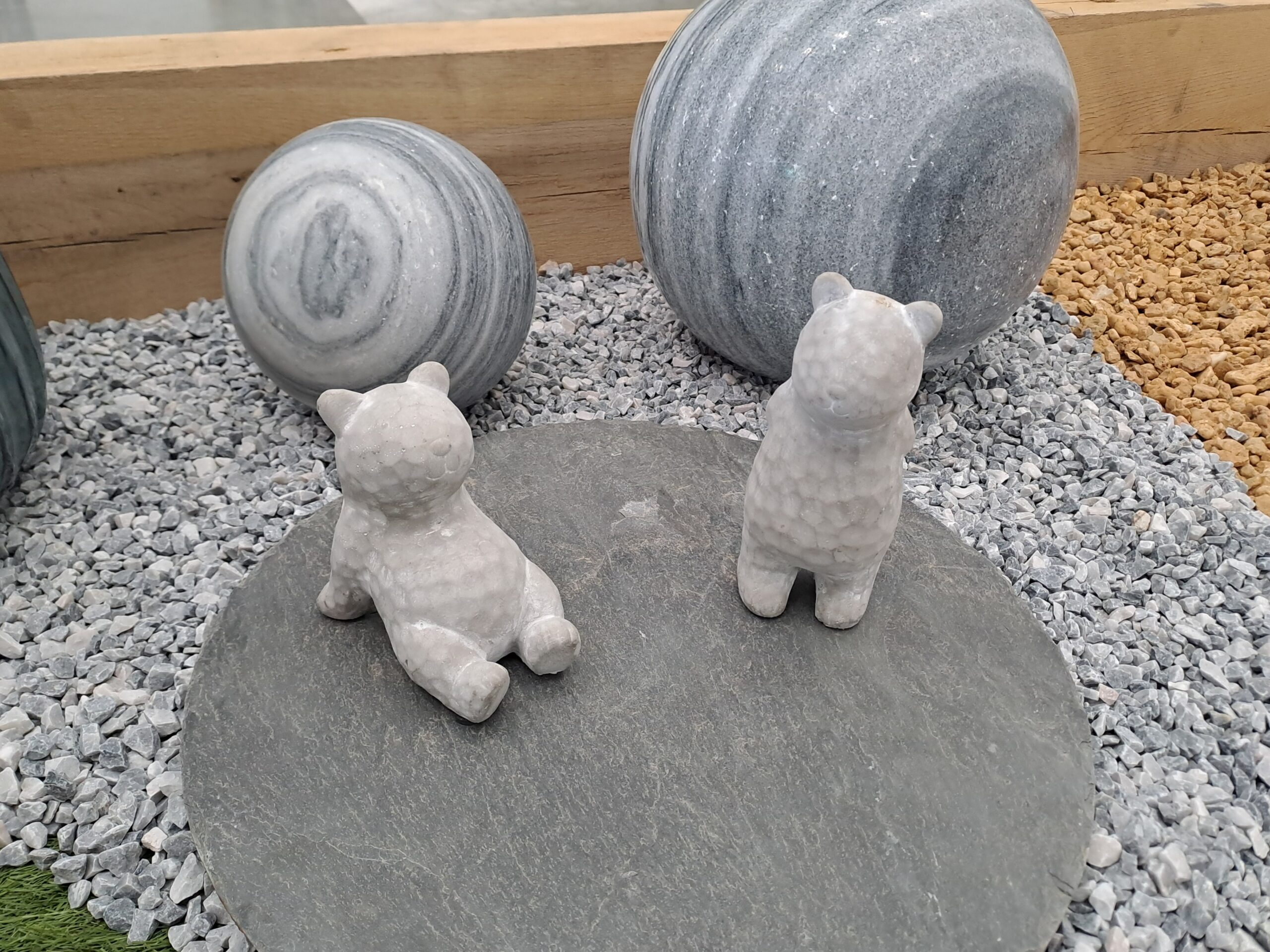 Ours ciment gris décoratif Ours décoratif en ciment gris pour décoration intérieure ou extérieure.