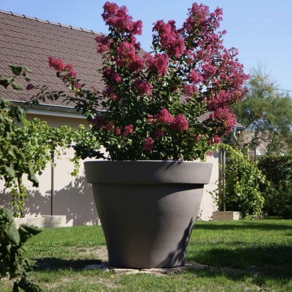 Pot Roméo rotomoulé 543 L pour grandes plantations