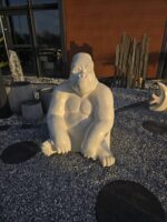 Statue gorille terrazzo blanc – décoration design pour intérieur et extérieur