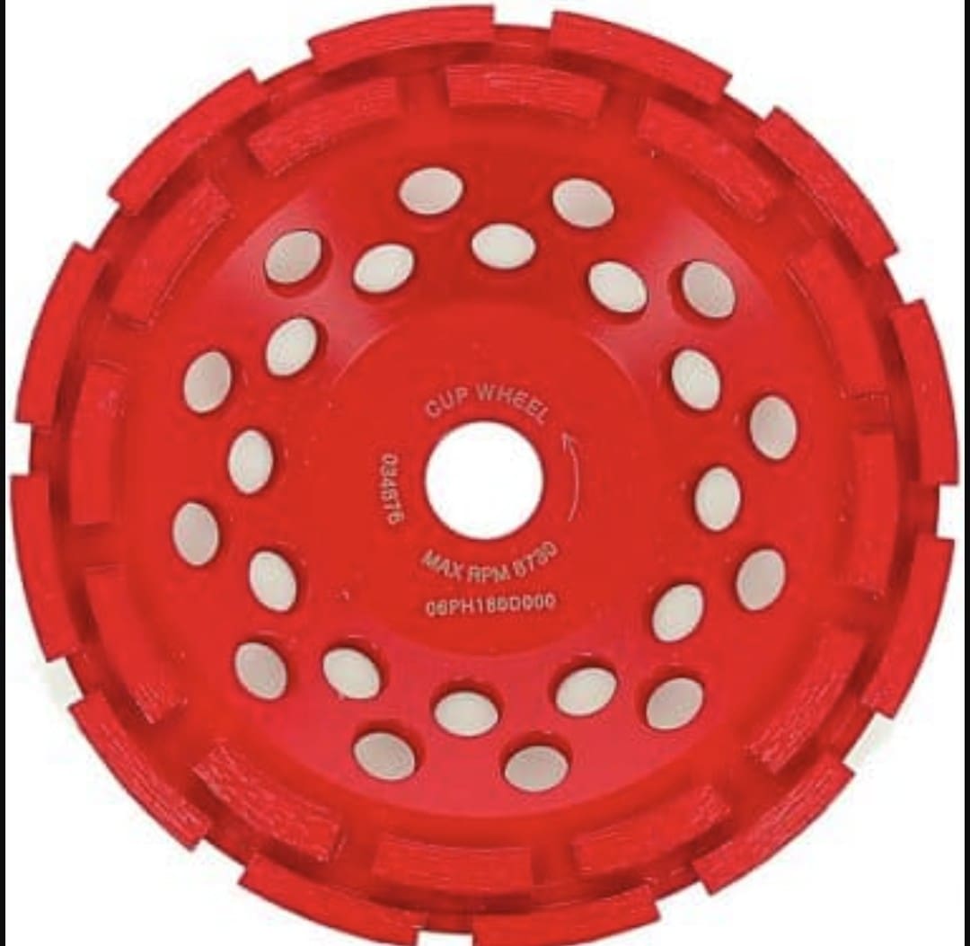 Plateau de Ponçage Béton Double Pistes Diamant Ø 125 mm Plateau de ponçage béton double pistes diamant 125 mm pour le surfaçage et le meulage des surfaces en béton.