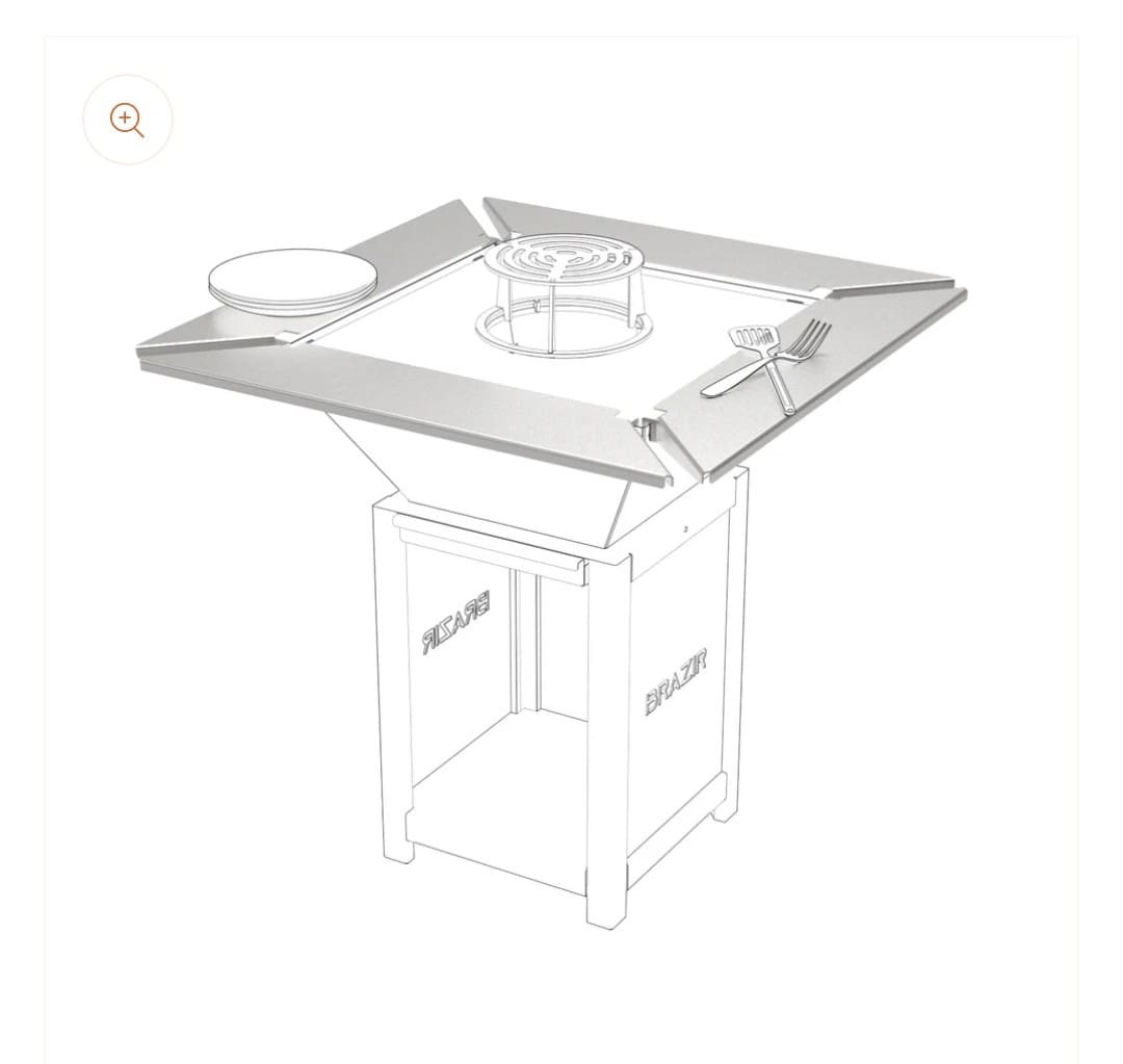Tour de brasero carré pour Brazir 640 Tour de brasero carré Brazir 640 en acier inoxydable installé autour d'un brasero-plancha pour offrir un espace de pose et renforcer la sécurité.