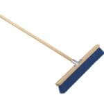 Balai atelier 60 cm EM Revex avec manche en bois pour nettoyer les grandes surfaces et sols durs