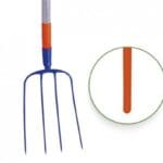 Fourche à fumier Revex 4 dents avec manche en résine orange de 135 cm pour soulever et transporter le fumier, la paille et les déchets verts.