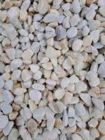 Galet décoratif en marbre blanc rosé de calibre 12 à 18 mm, idéal pour les massifs, jardinières et aménagements paysagers.