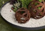 Sphère ajourée en métal pour décoration de jardin